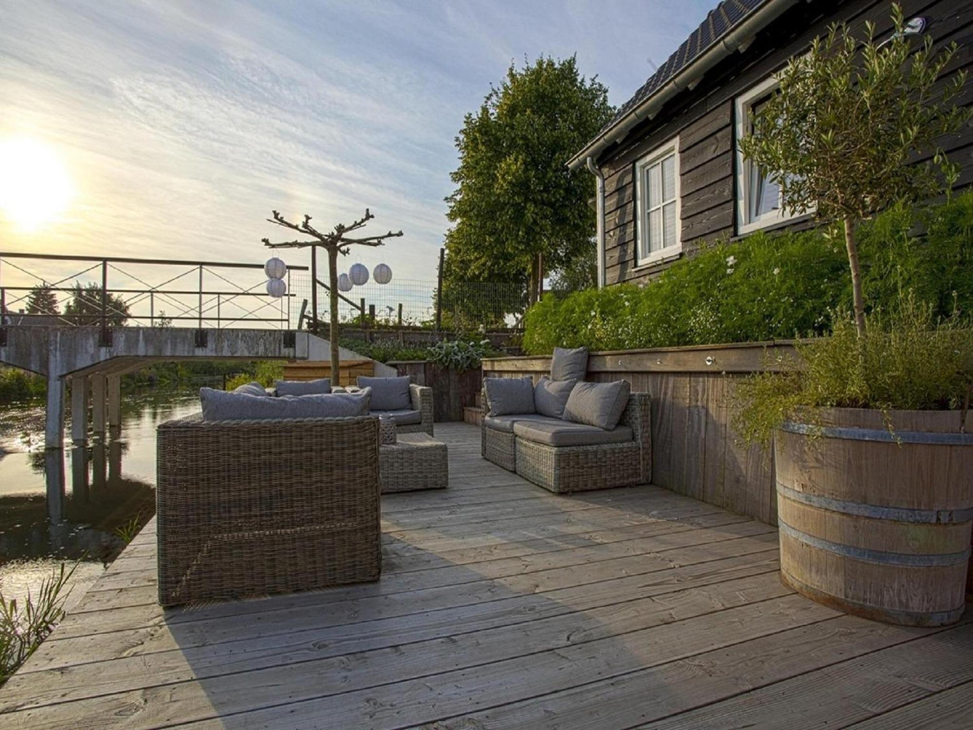 Gorgeous Riverside Chalet In Cothen Exterior photo